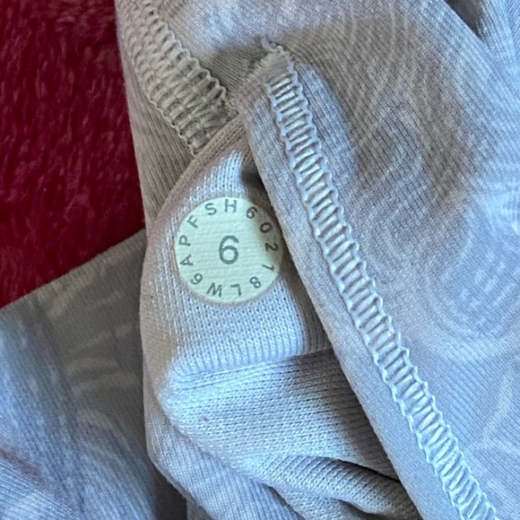 *SOLD*LULULEMON Wonder Under Crop (High rise) 21” - Picture 5 of 5